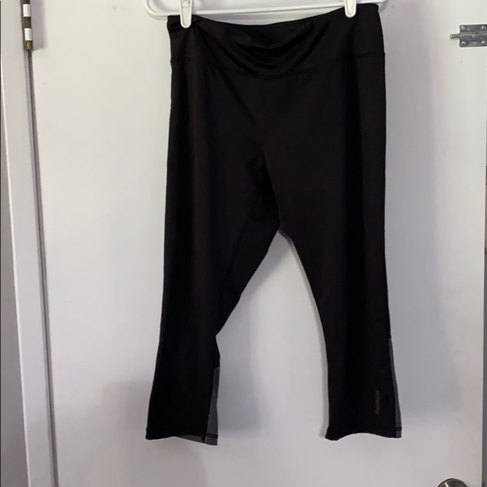 Cropped yoga pants